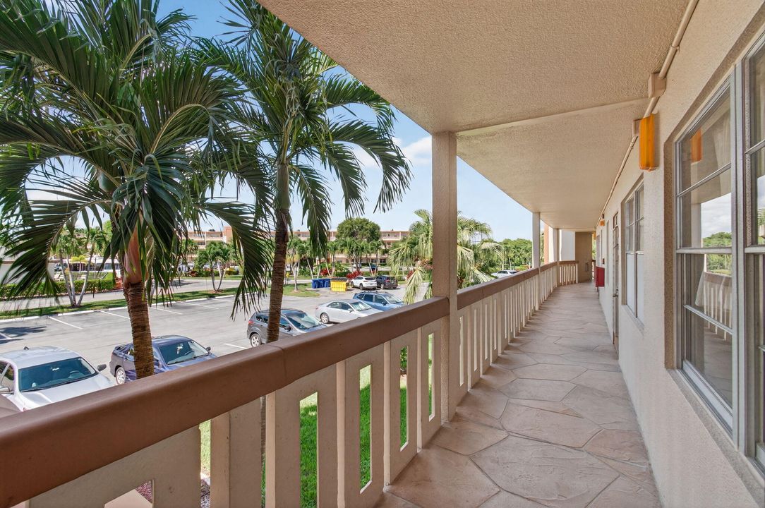 Active With Contract: $1,699 (2 beds, 2 baths, 896 Square Feet)