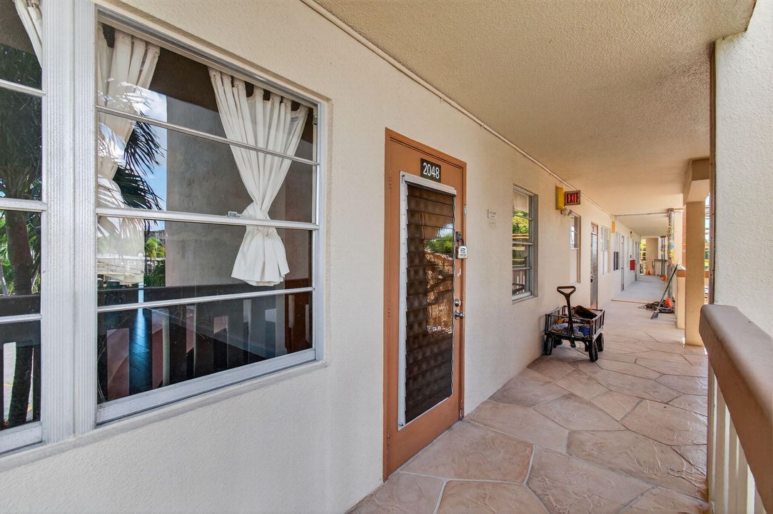 Active With Contract: $1,699 (2 beds, 2 baths, 896 Square Feet)