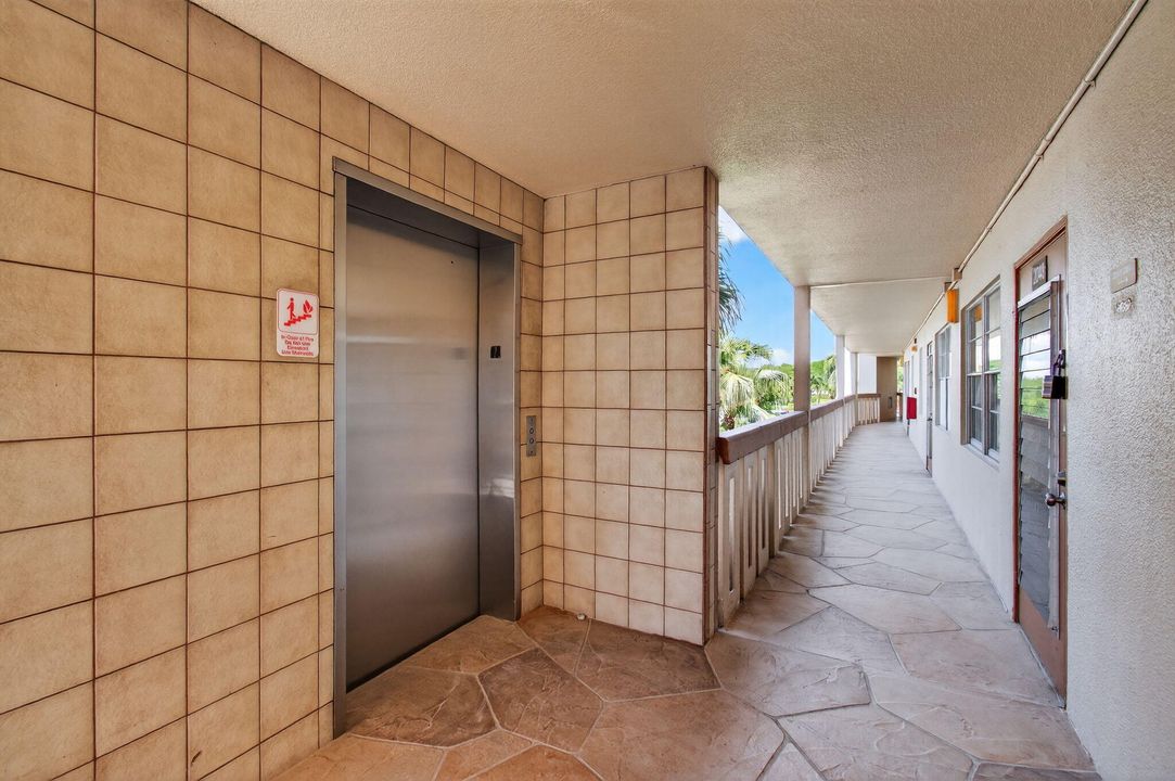 Active With Contract: $1,699 (2 beds, 2 baths, 896 Square Feet)