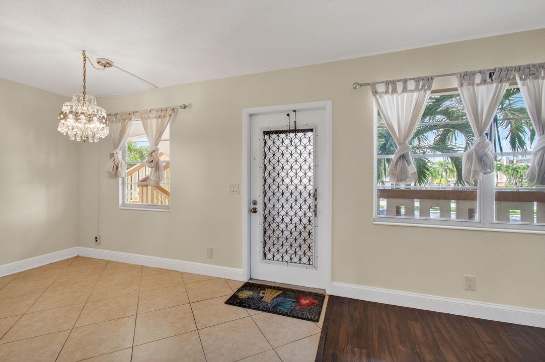 Active With Contract: $1,699 (2 beds, 2 baths, 896 Square Feet)