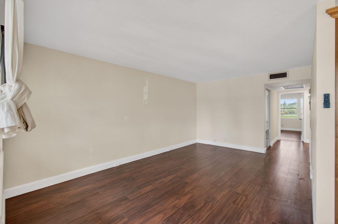 Active With Contract: $1,699 (2 beds, 2 baths, 896 Square Feet)