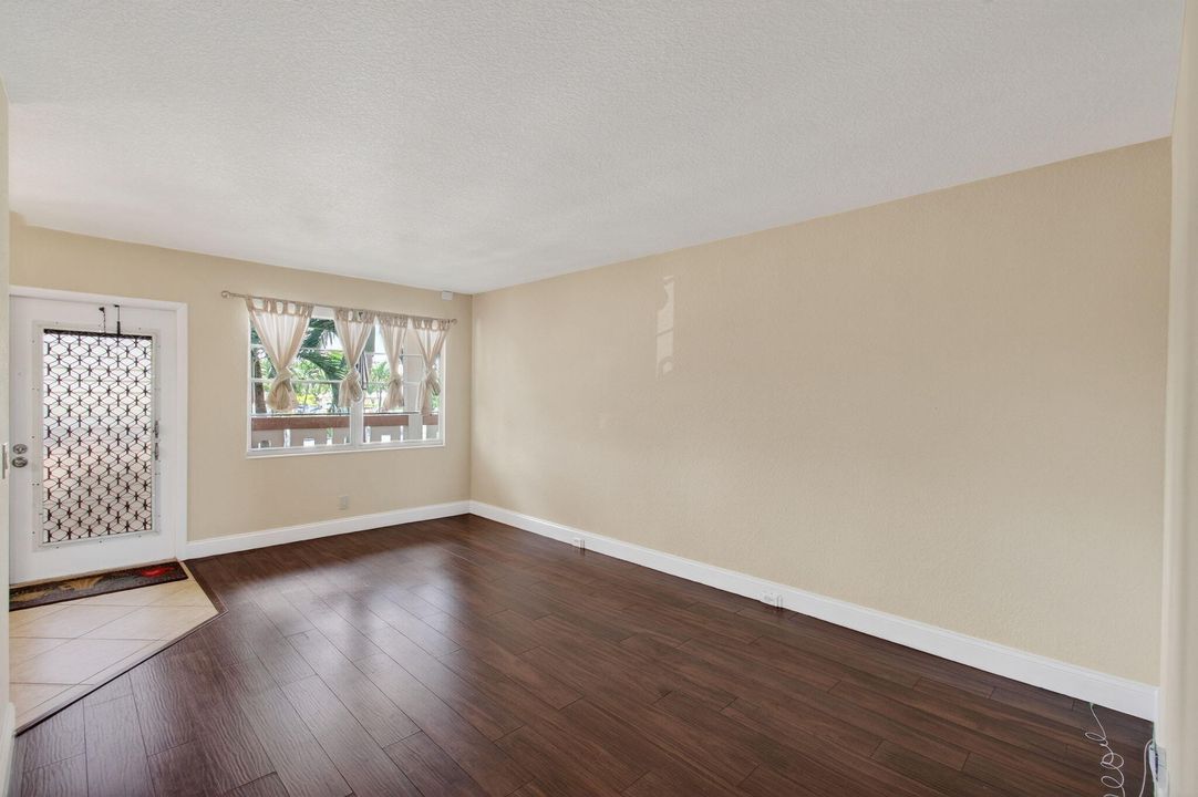 Active With Contract: $1,699 (2 beds, 2 baths, 896 Square Feet)