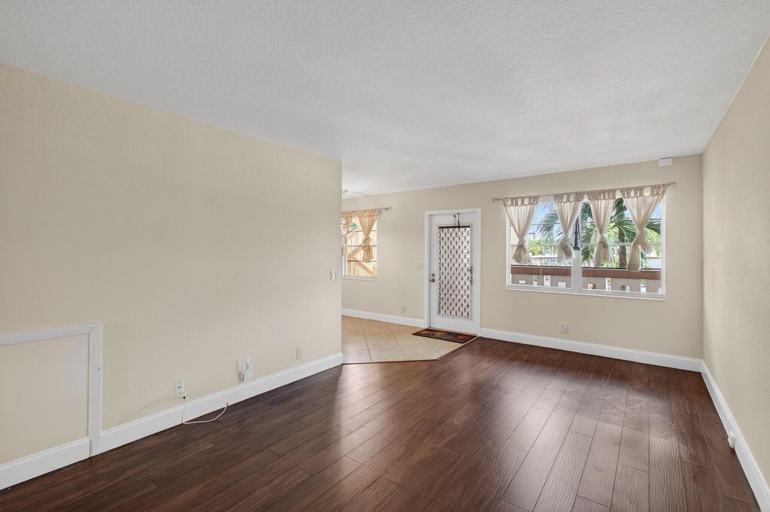 Active With Contract: $1,699 (2 beds, 2 baths, 896 Square Feet)