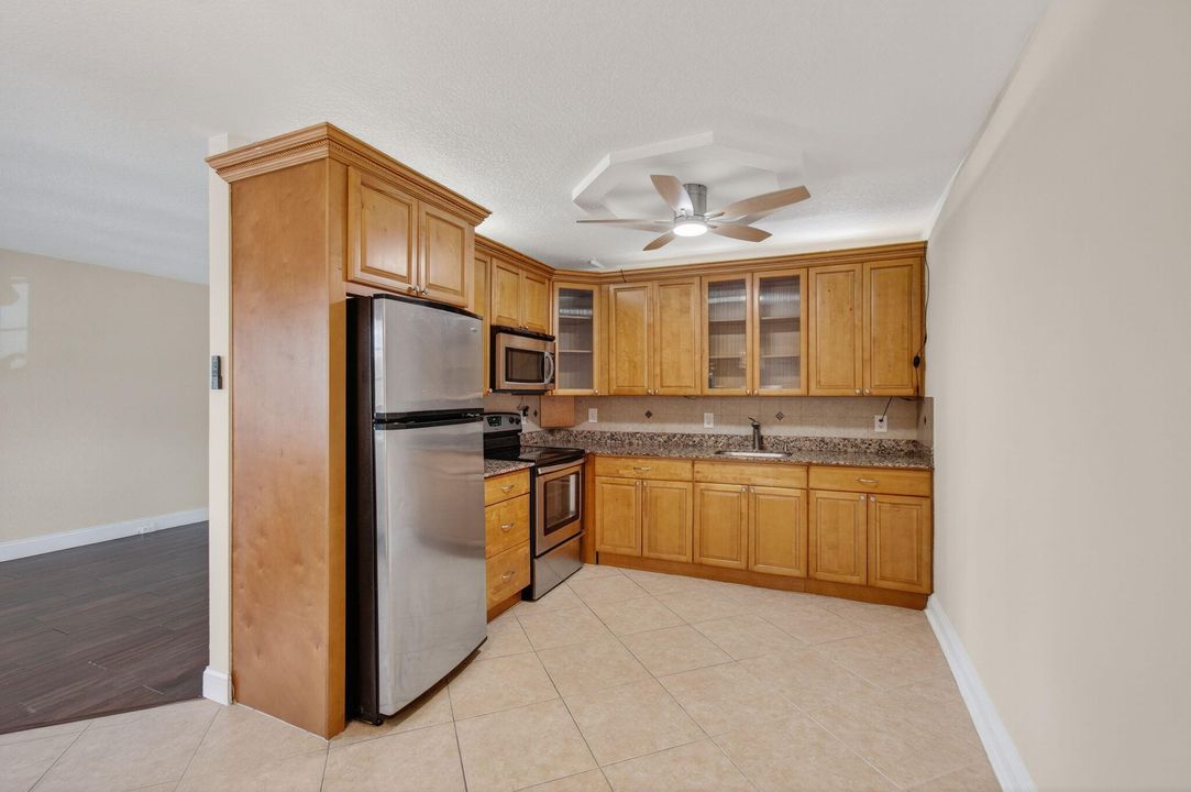 Active With Contract: $1,699 (2 beds, 2 baths, 896 Square Feet)