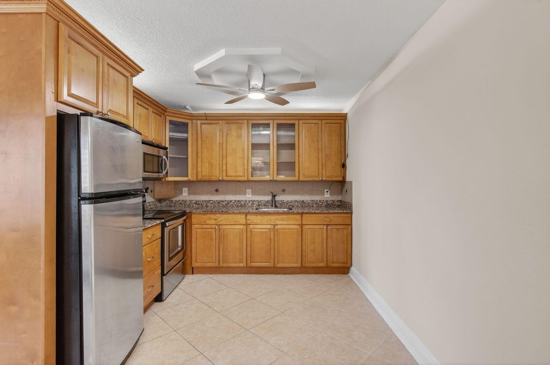 Active With Contract: $1,699 (2 beds, 2 baths, 896 Square Feet)