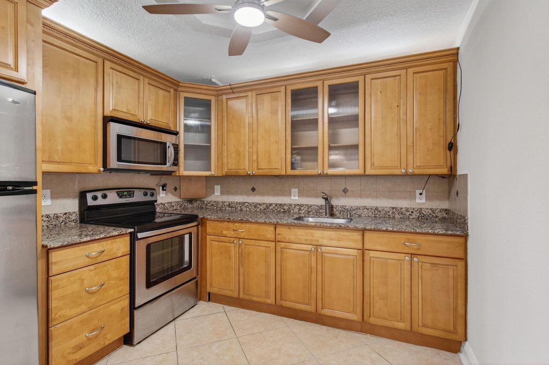 Active With Contract: $1,699 (2 beds, 2 baths, 896 Square Feet)