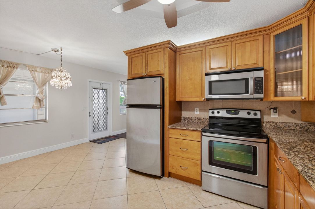 Active With Contract: $1,699 (2 beds, 2 baths, 896 Square Feet)