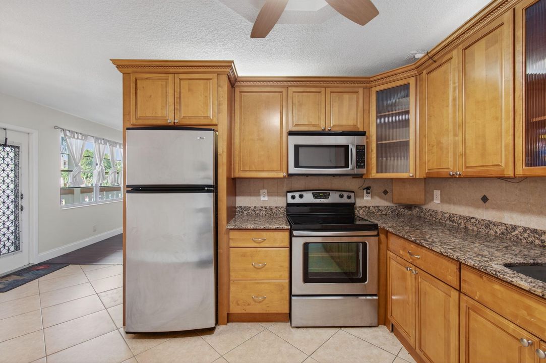 Active With Contract: $1,699 (2 beds, 2 baths, 896 Square Feet)