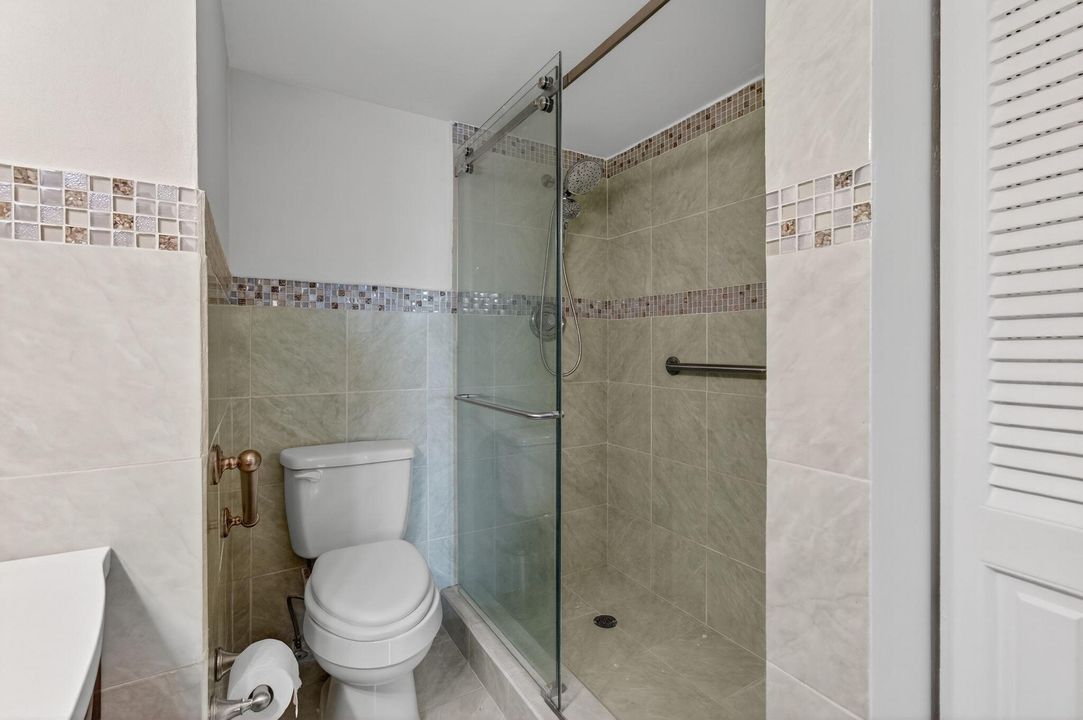 Active With Contract: $1,699 (2 beds, 2 baths, 896 Square Feet)