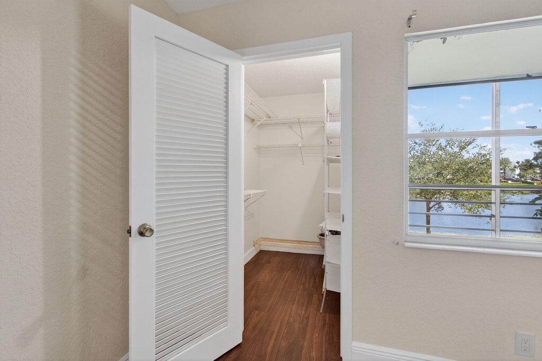 Active With Contract: $1,699 (2 beds, 2 baths, 896 Square Feet)