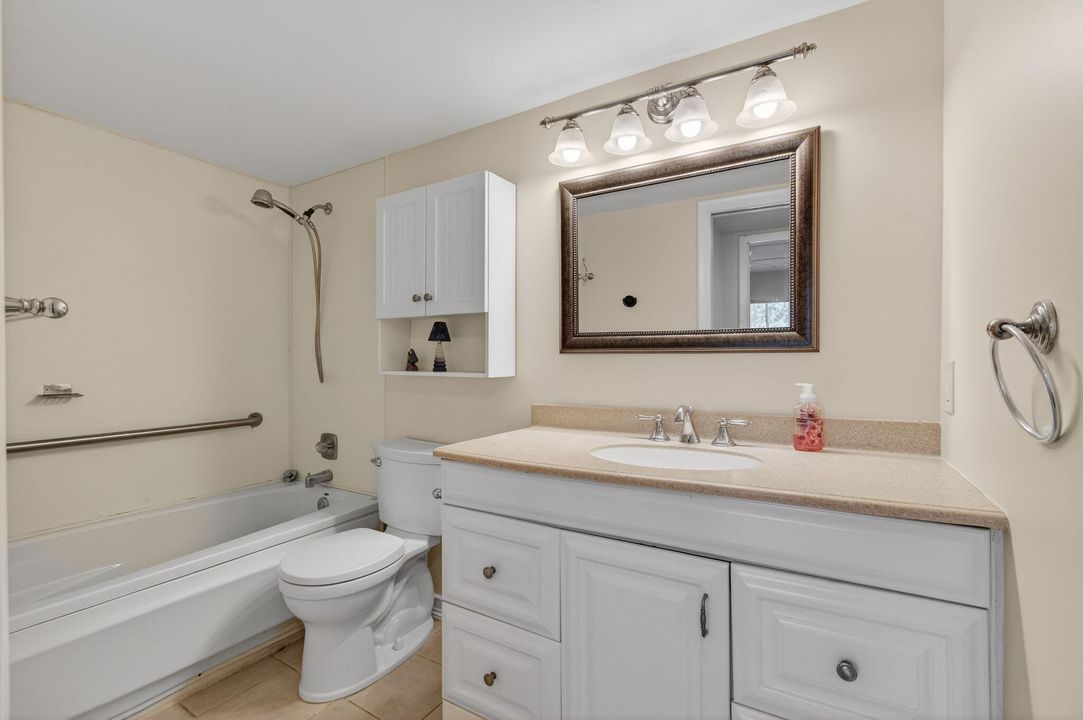 Active With Contract: $1,699 (2 beds, 2 baths, 896 Square Feet)