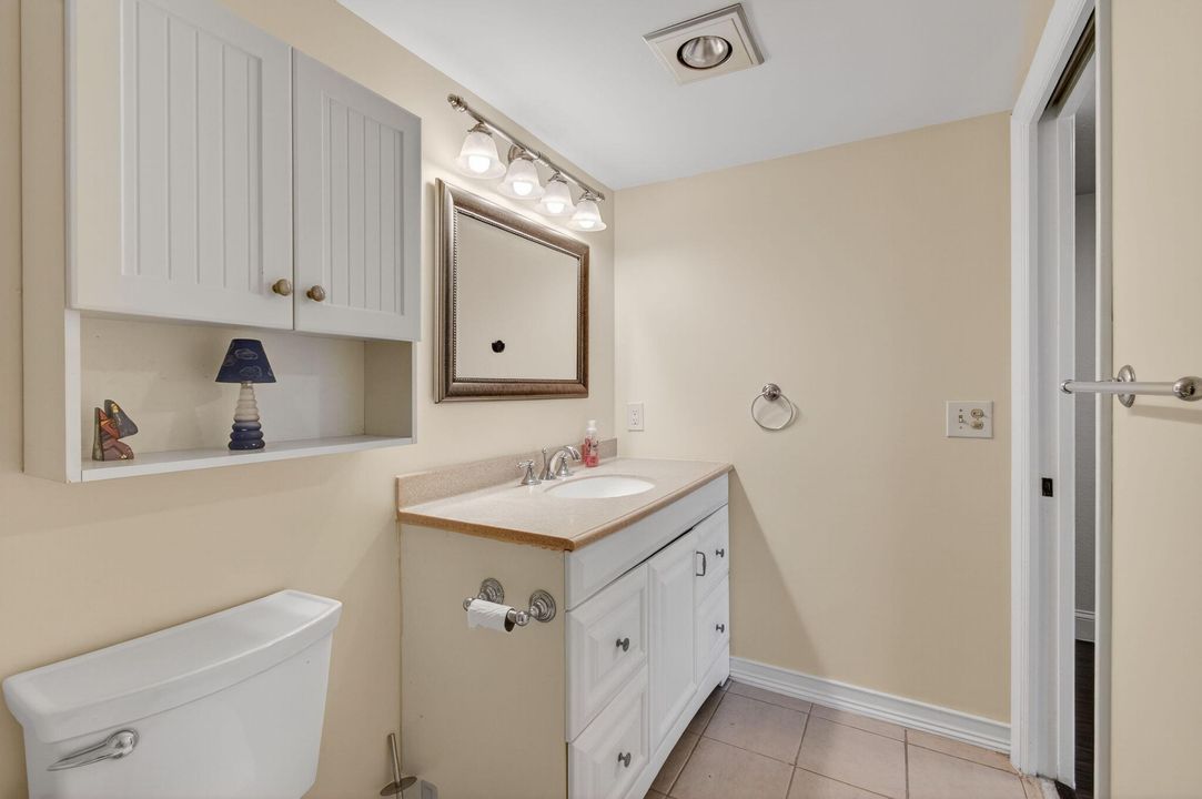 Active With Contract: $1,699 (2 beds, 2 baths, 896 Square Feet)