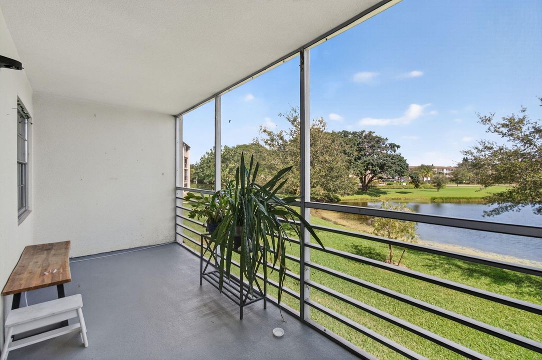 Active With Contract: $1,699 (2 beds, 2 baths, 896 Square Feet)