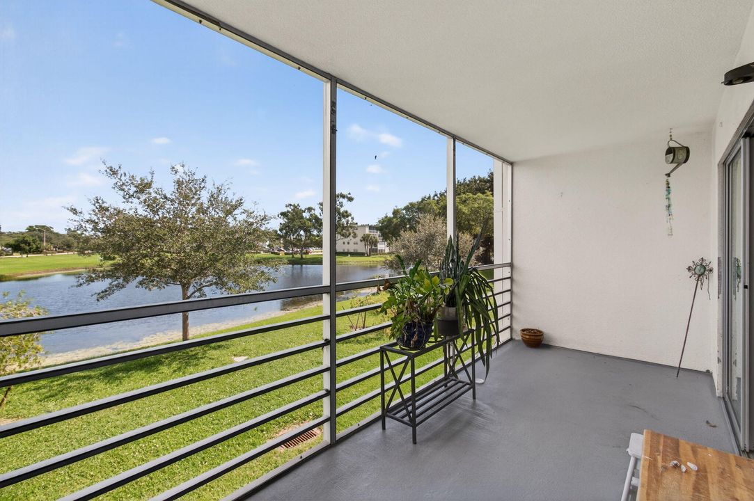 Active With Contract: $1,699 (2 beds, 2 baths, 896 Square Feet)