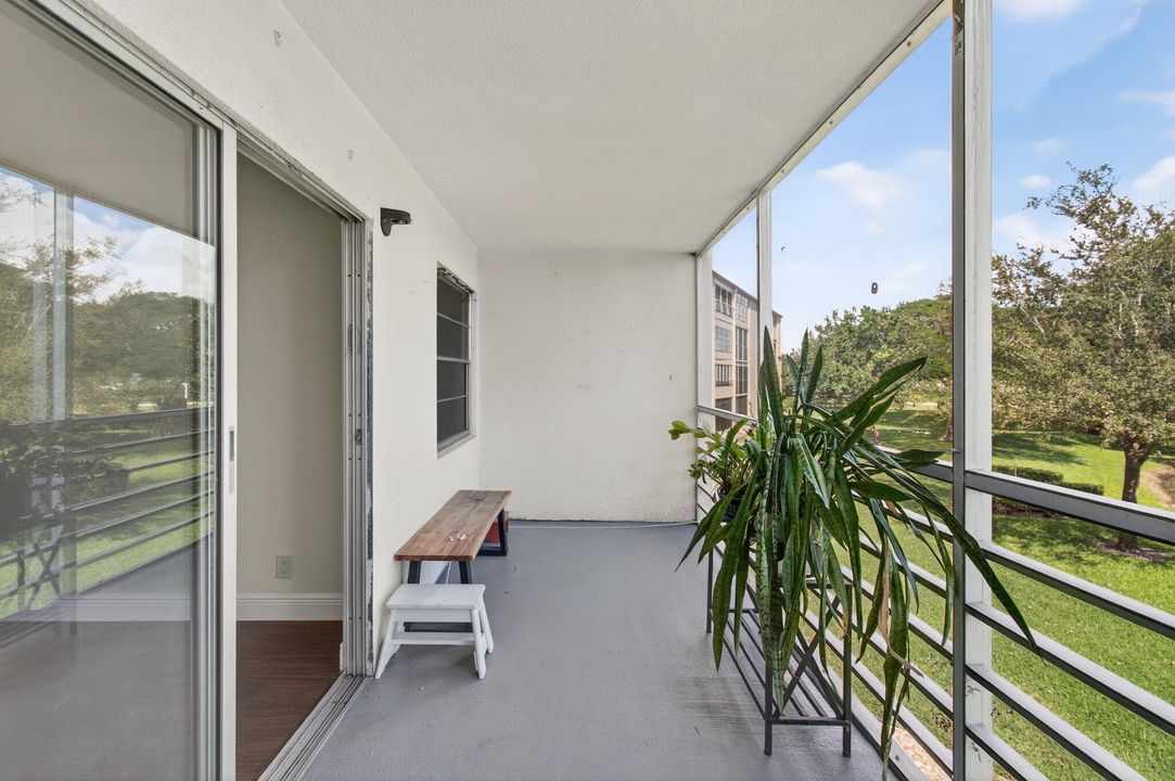 Active With Contract: $1,699 (2 beds, 2 baths, 896 Square Feet)