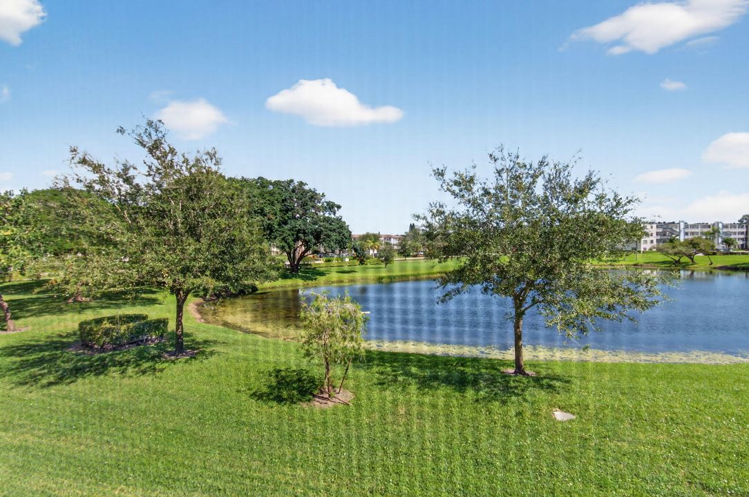 Active With Contract: $1,699 (2 beds, 2 baths, 896 Square Feet)