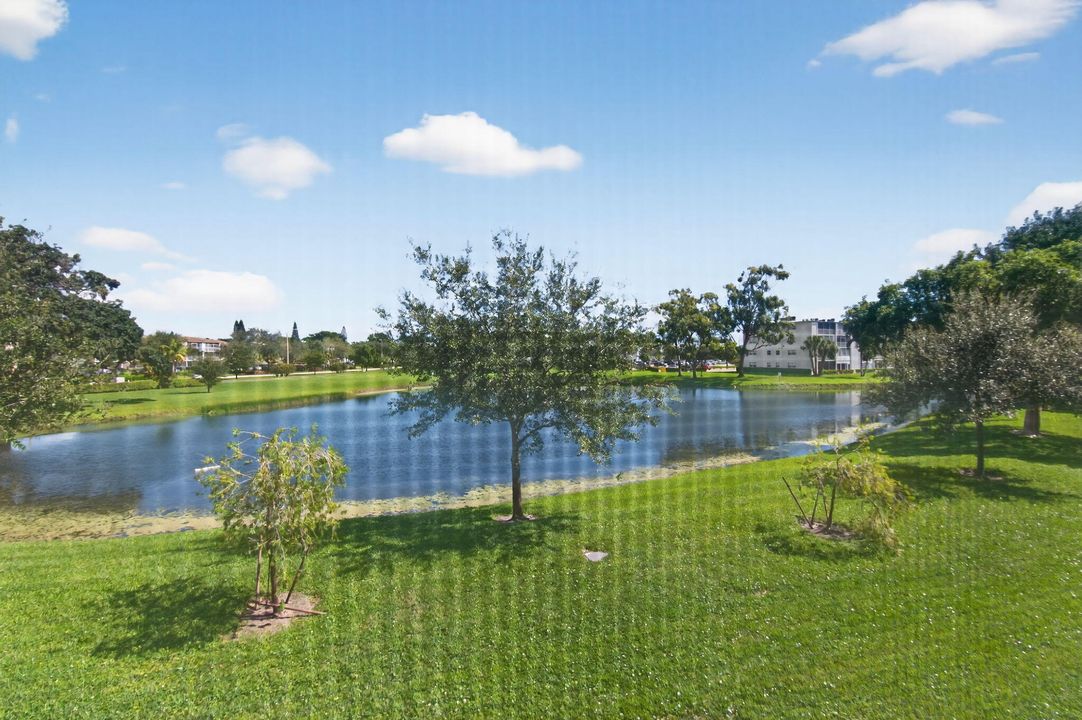 Active With Contract: $1,699 (2 beds, 2 baths, 896 Square Feet)