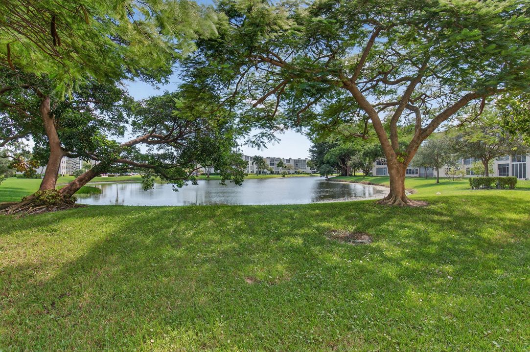 Active With Contract: $1,699 (2 beds, 2 baths, 896 Square Feet)