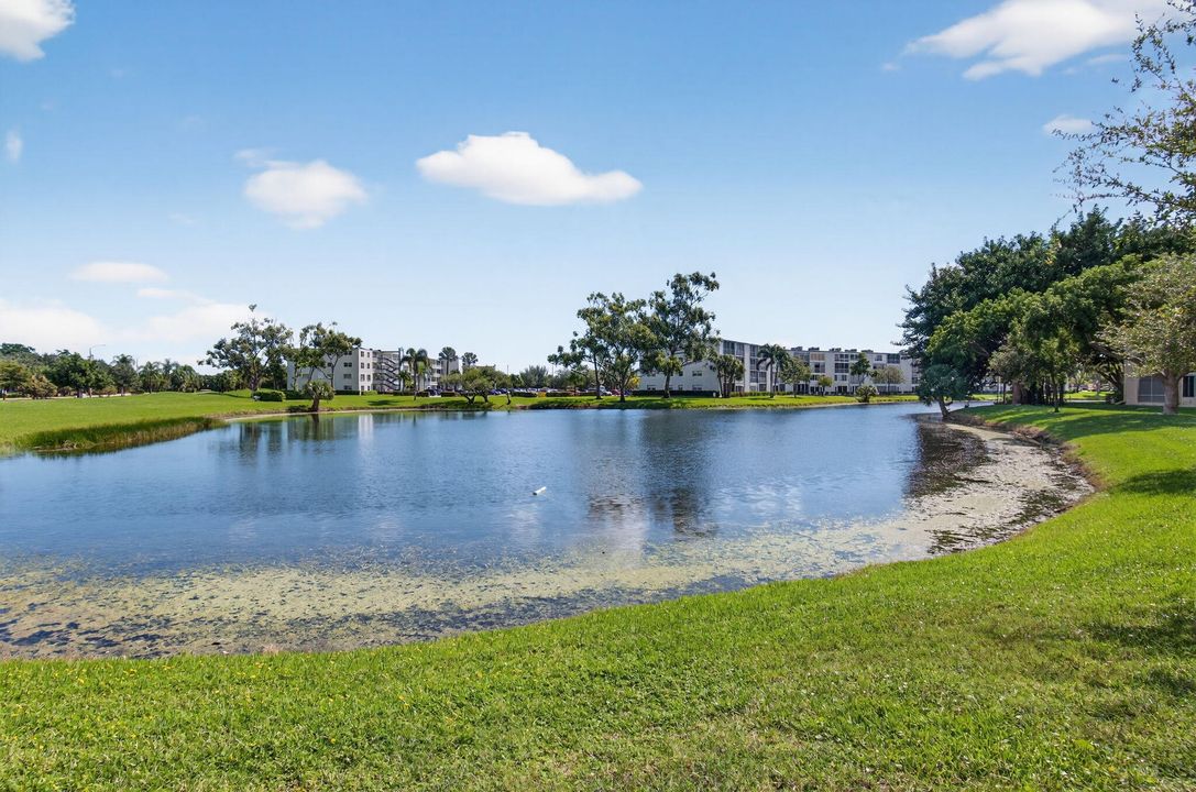 Active With Contract: $1,699 (2 beds, 2 baths, 896 Square Feet)