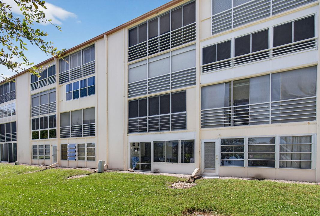 Active With Contract: $1,699 (2 beds, 2 baths, 896 Square Feet)