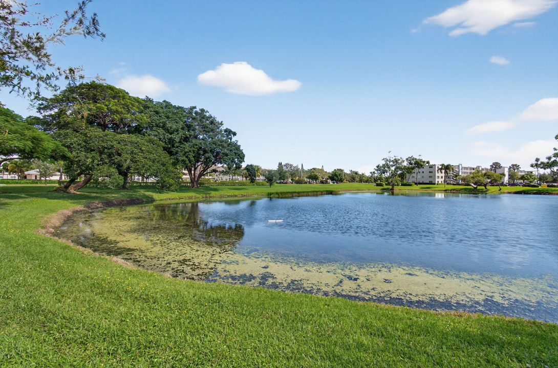 Active With Contract: $1,699 (2 beds, 2 baths, 896 Square Feet)