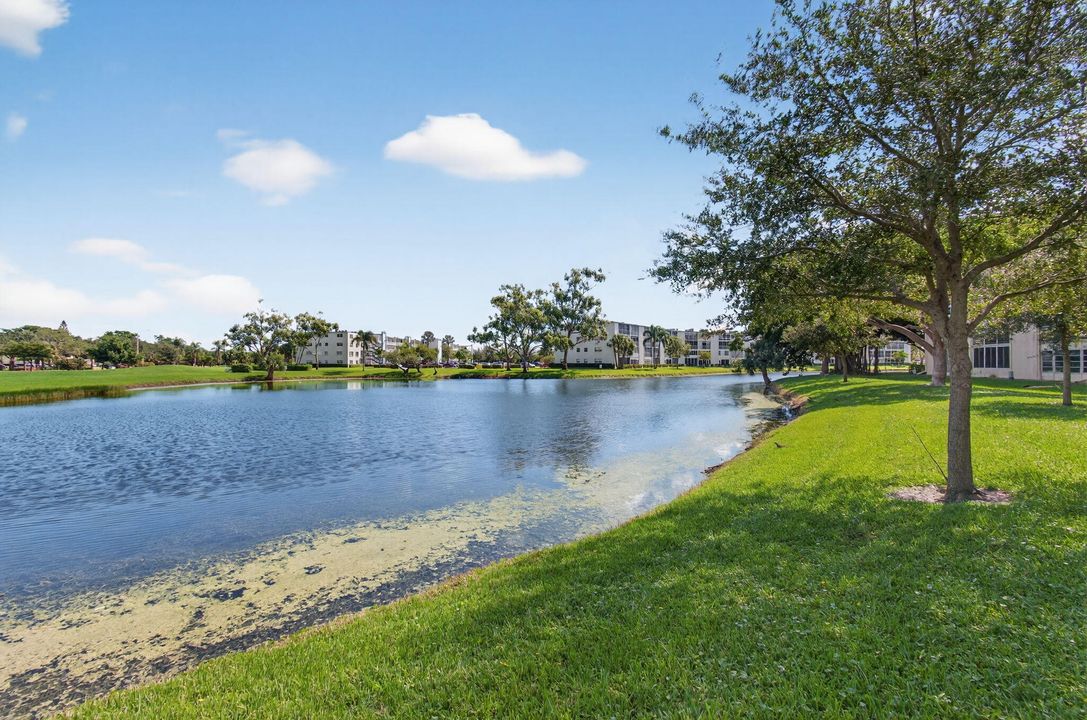 Active With Contract: $1,699 (2 beds, 2 baths, 896 Square Feet)