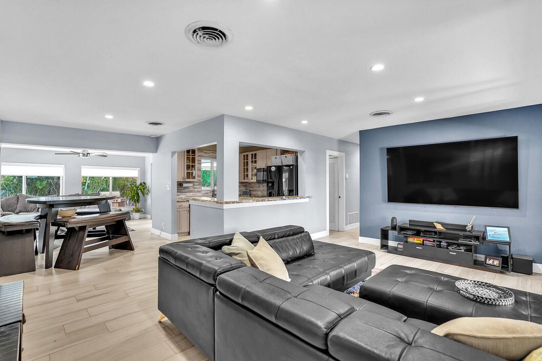 For Sale: $725,000 (3 beds, 2 baths, 1464 Square Feet)