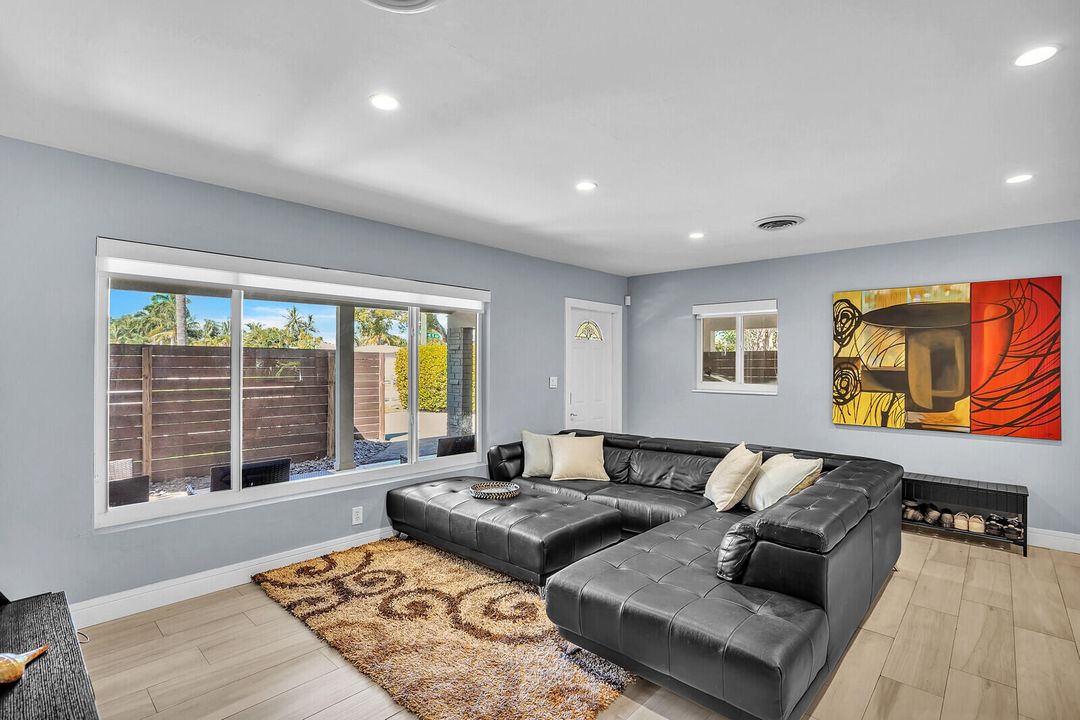 For Sale: $725,000 (3 beds, 2 baths, 1464 Square Feet)