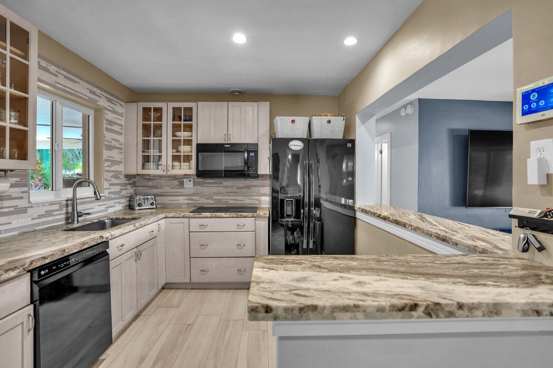 For Sale: $725,000 (3 beds, 2 baths, 1464 Square Feet)