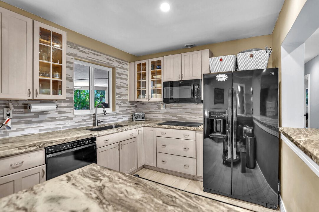 For Sale: $725,000 (3 beds, 2 baths, 1464 Square Feet)