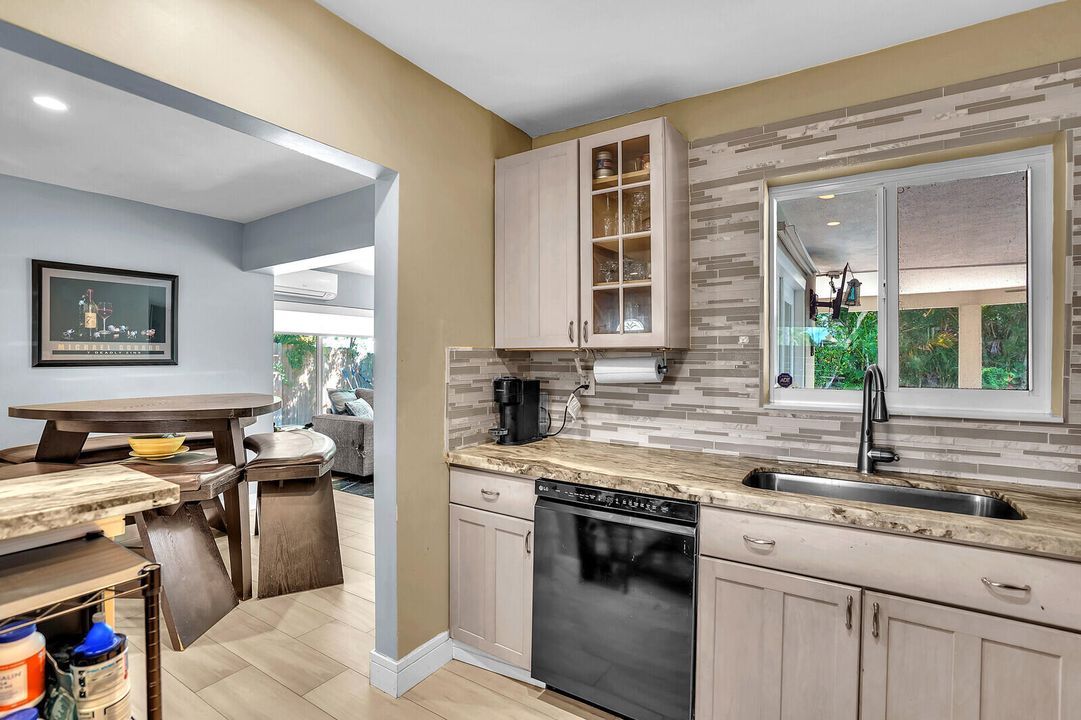 For Sale: $725,000 (3 beds, 2 baths, 1464 Square Feet)