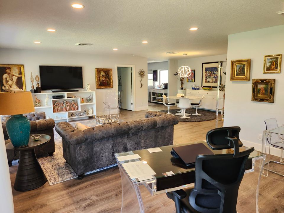 For Sale: $311,900 (2 beds, 2 baths, 1730 Square Feet)