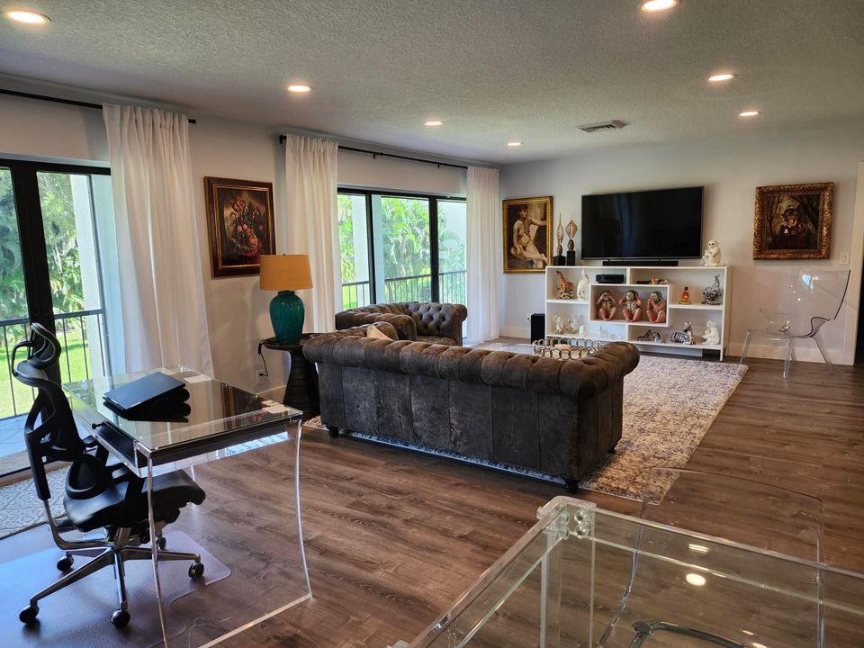 For Sale: $311,900 (2 beds, 2 baths, 1730 Square Feet)