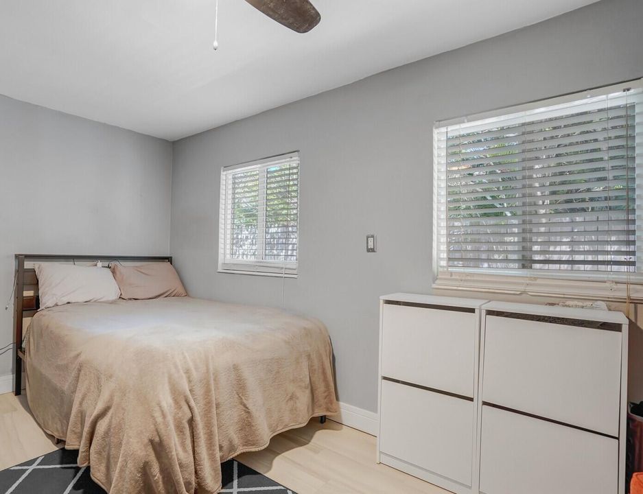 For Sale: $725,000 (3 beds, 2 baths, 1464 Square Feet)