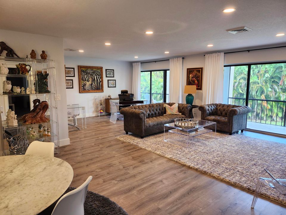 For Sale: $311,900 (2 beds, 2 baths, 1730 Square Feet)