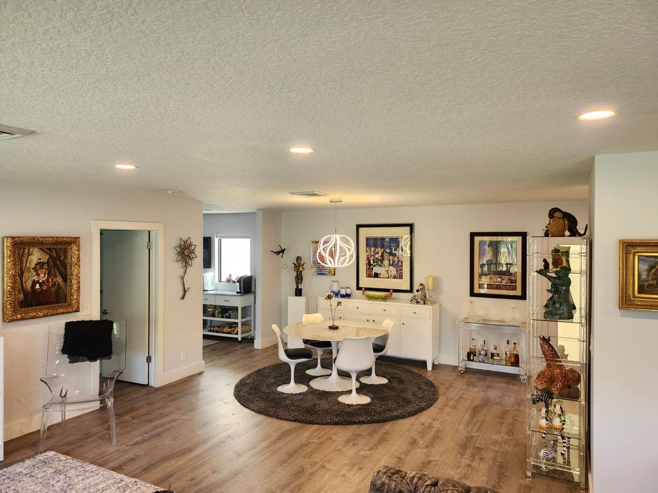 For Sale: $311,900 (2 beds, 2 baths, 1730 Square Feet)