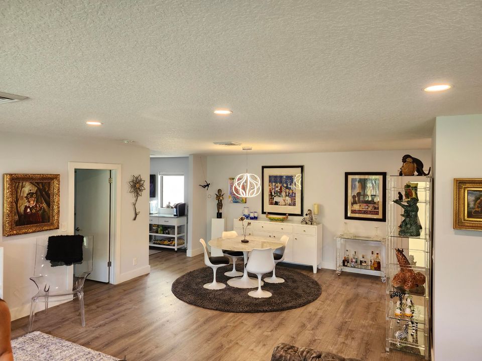 For Sale: $311,900 (2 beds, 2 baths, 1730 Square Feet)