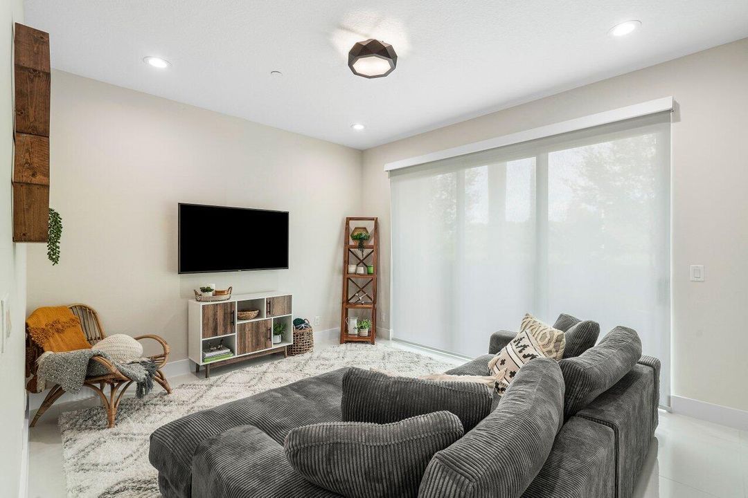 For Sale: $910,000 (3 beds, 3 baths, 2252 Square Feet)