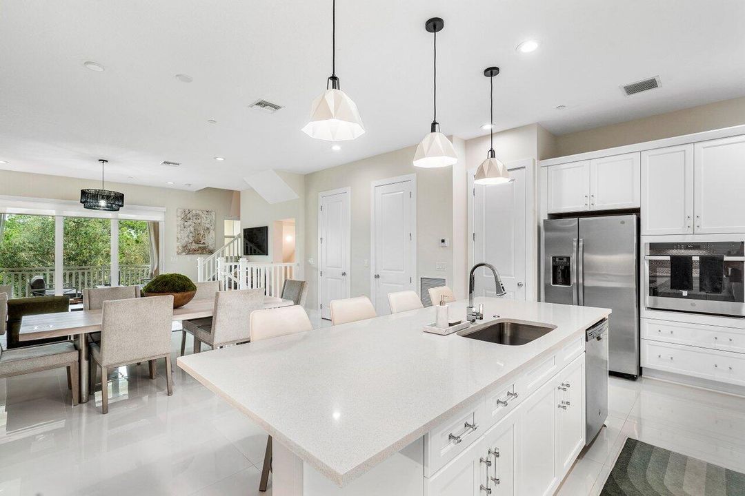 For Sale: $910,000 (3 beds, 3 baths, 2252 Square Feet)