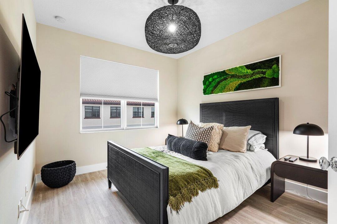 For Sale: $910,000 (3 beds, 3 baths, 2252 Square Feet)