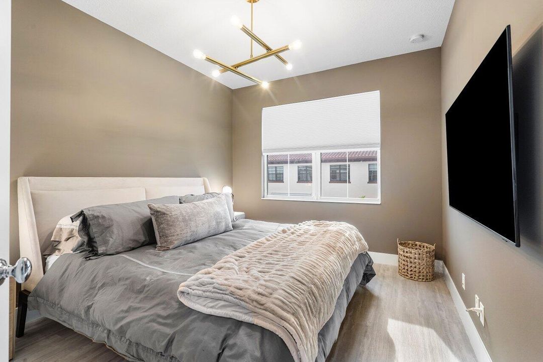 For Sale: $910,000 (3 beds, 3 baths, 2252 Square Feet)