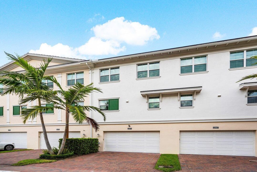 For Sale: $910,000 (3 beds, 3 baths, 2252 Square Feet)