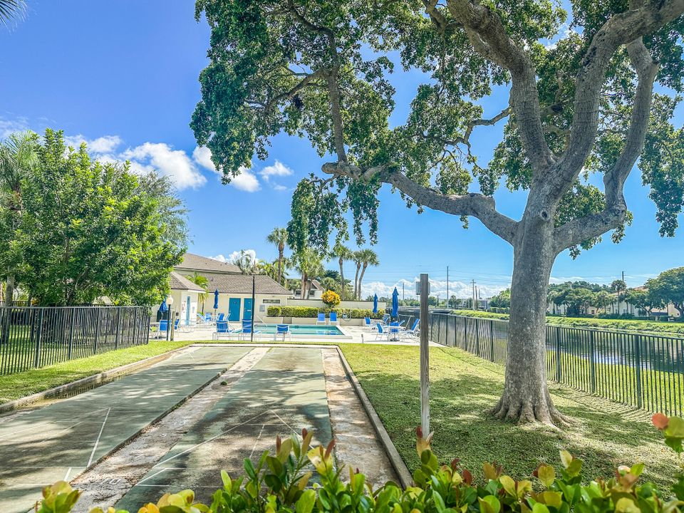 For Sale: $289,900 (2 beds, 2 baths, 1348 Square Feet)