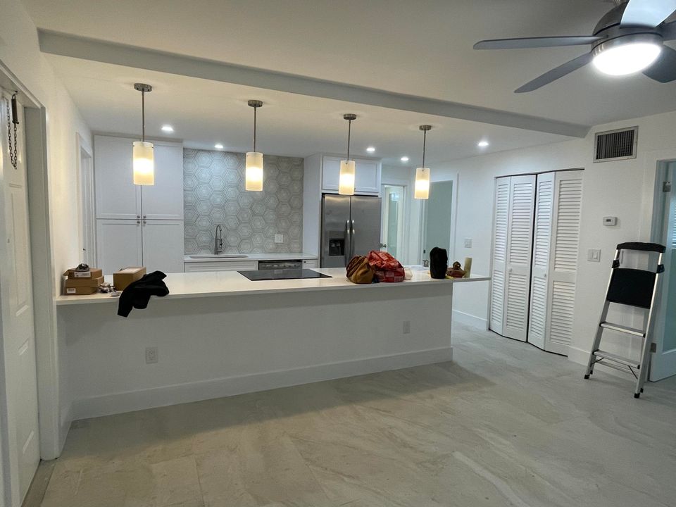 For Rent: $2,150 (2 beds, 2 baths, 810 Square Feet)