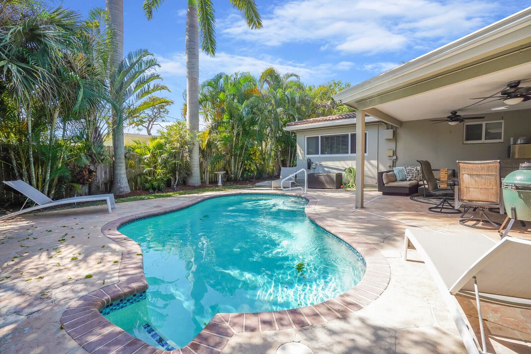 For Sale: $725,000 (3 beds, 2 baths, 1464 Square Feet)