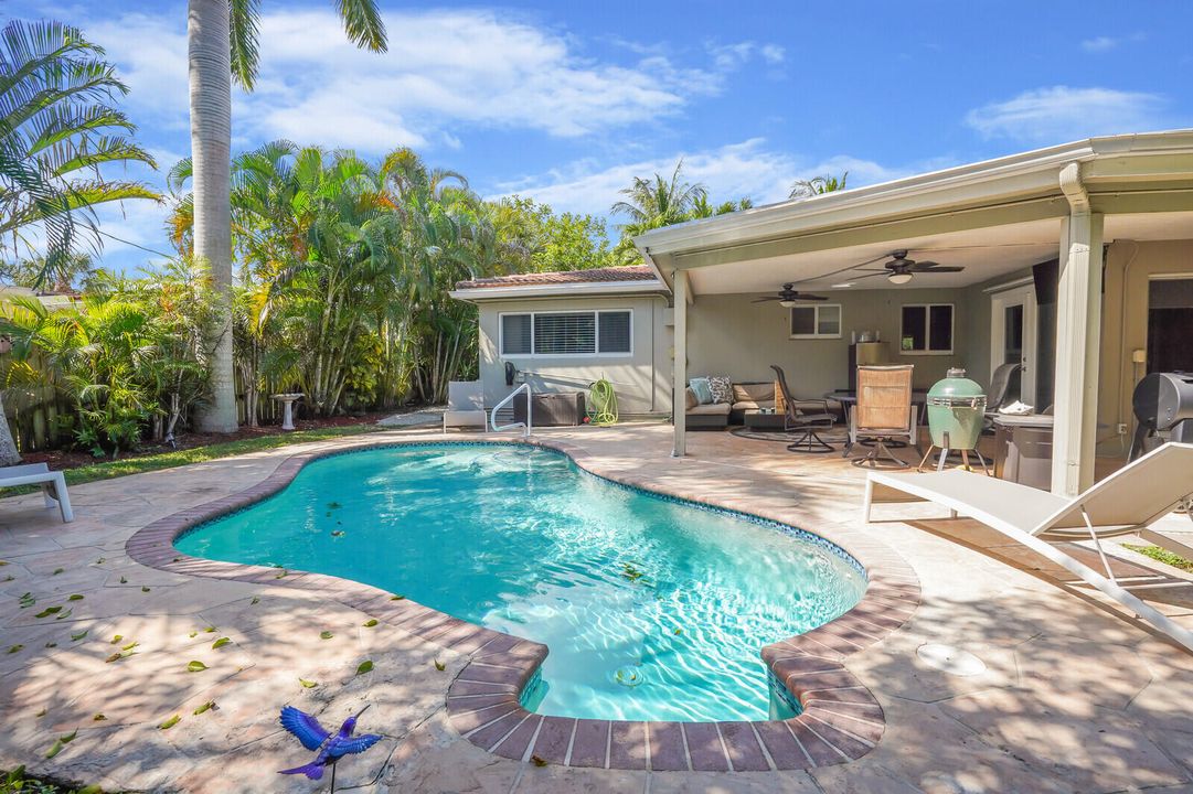 For Sale: $725,000 (3 beds, 2 baths, 1464 Square Feet)