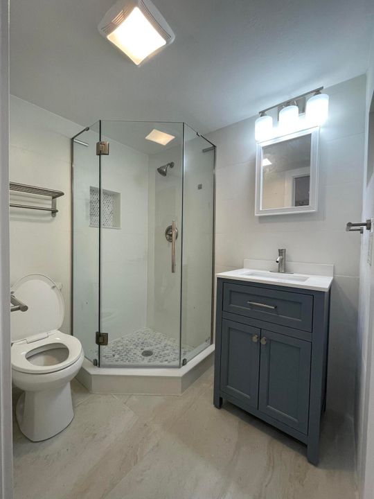 For Rent: $2,150 (2 beds, 2 baths, 810 Square Feet)