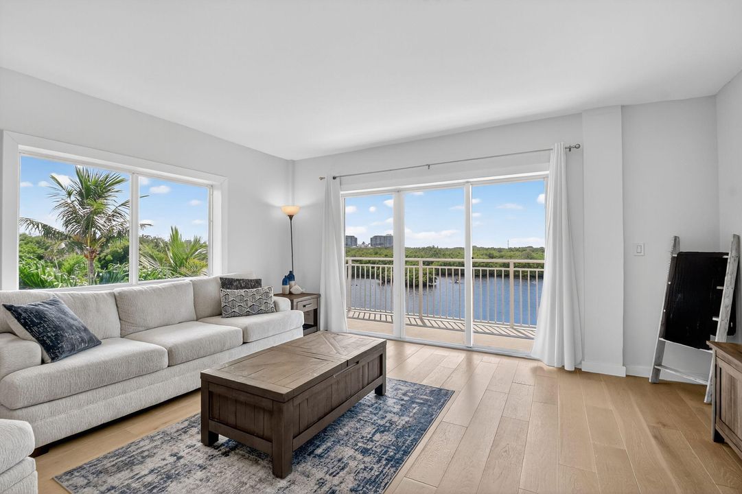 待售: $839,000 (2 贝兹, 2 浴室, 1019 平方英尺)