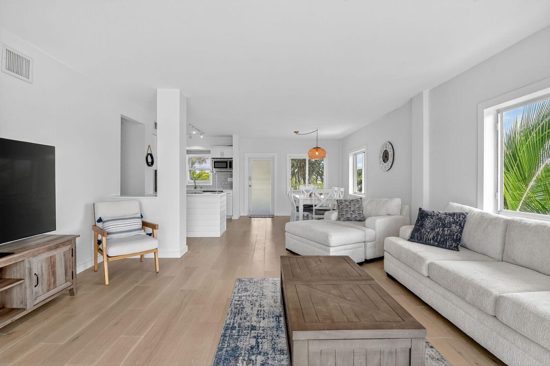 待售: $839,000 (2 贝兹, 2 浴室, 1019 平方英尺)