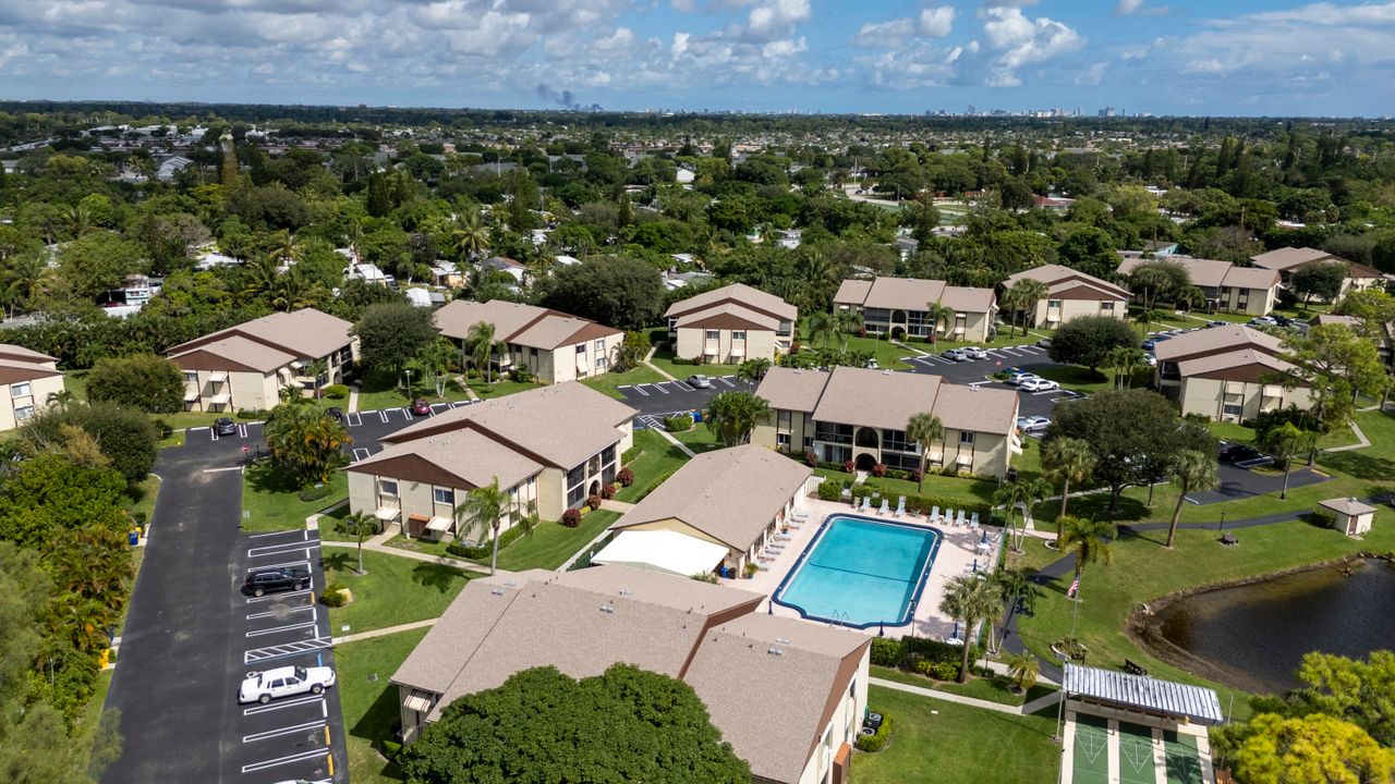 合同活跃: $1,500 (2 贝兹, 1 浴室, 920 平方英尺)